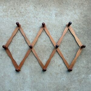 Accordion Expandable vintage peg rack Wooden 10 peg